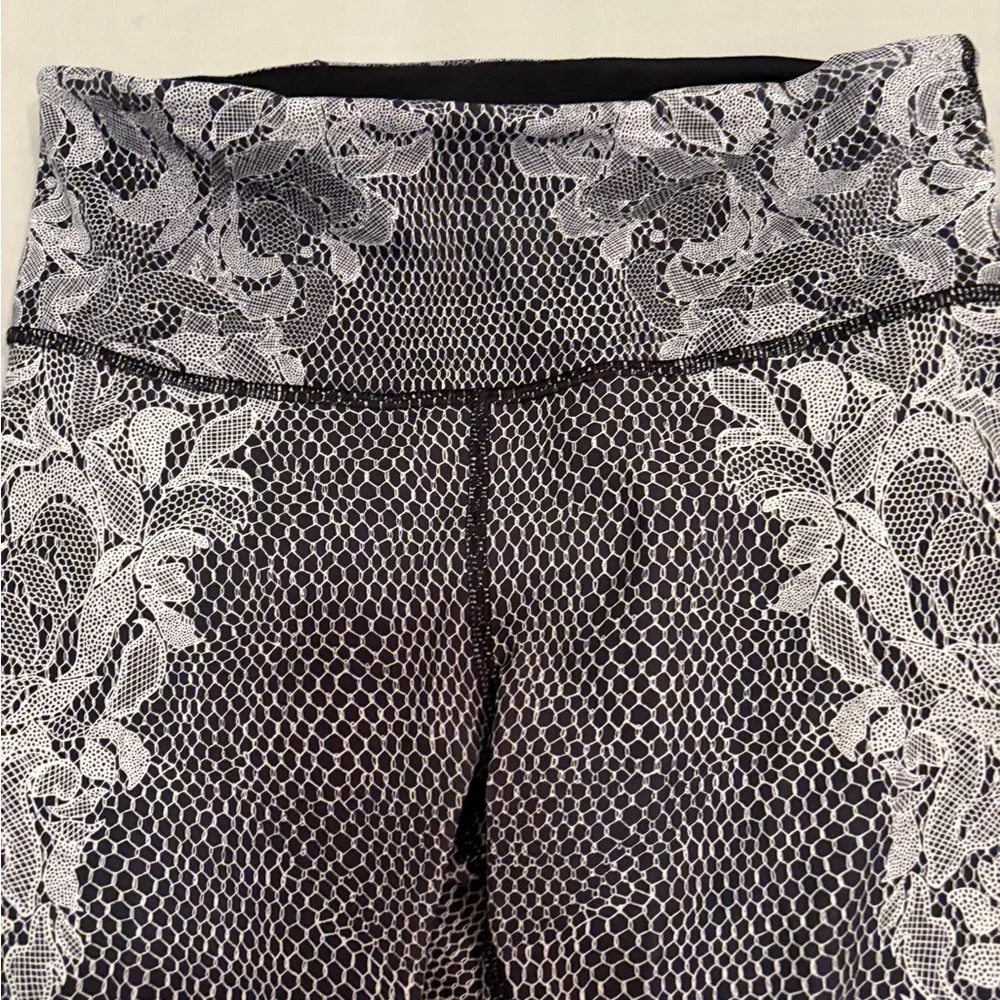 Lululemon Leggings Speed Wunder Tight (Nulux) 28” Black White Lace size 4